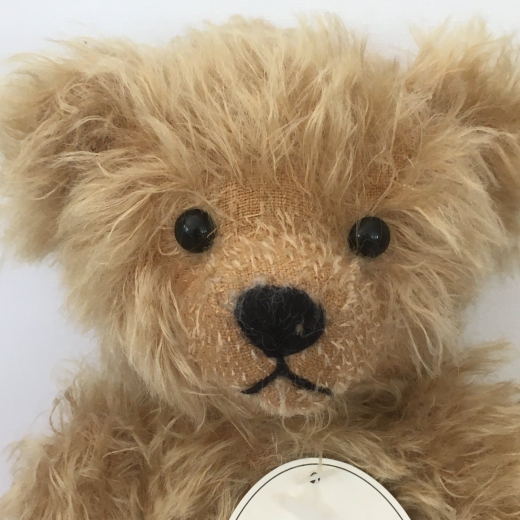 Teddybär „Markus“ von Designerin Helga Schepp