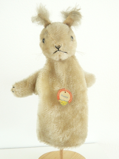 Hand puppet squirrel „Possy; by Steiff