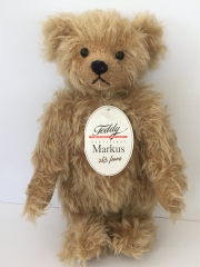 Teddybär „Markus“ von Designerin Helga Schepp